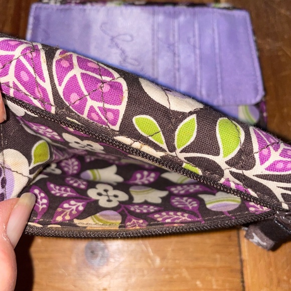 VGUC Vera Bradley Retired Pattern “Plum Petals” Tri-fold Wallet - Picture 7 of 9